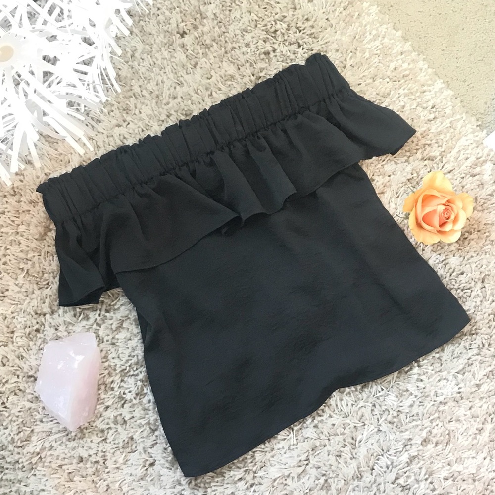 Off the shoulder black top 💗